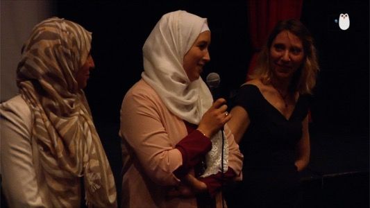 Foule autour de la diffusion du film "Vivre ensemble pour un notre monde"