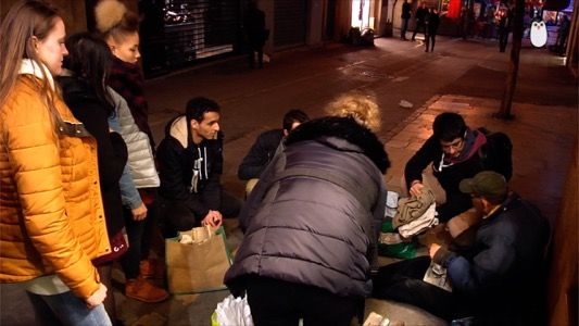 Des étudiants de l'ESDAC tendent la main aux sans-abris