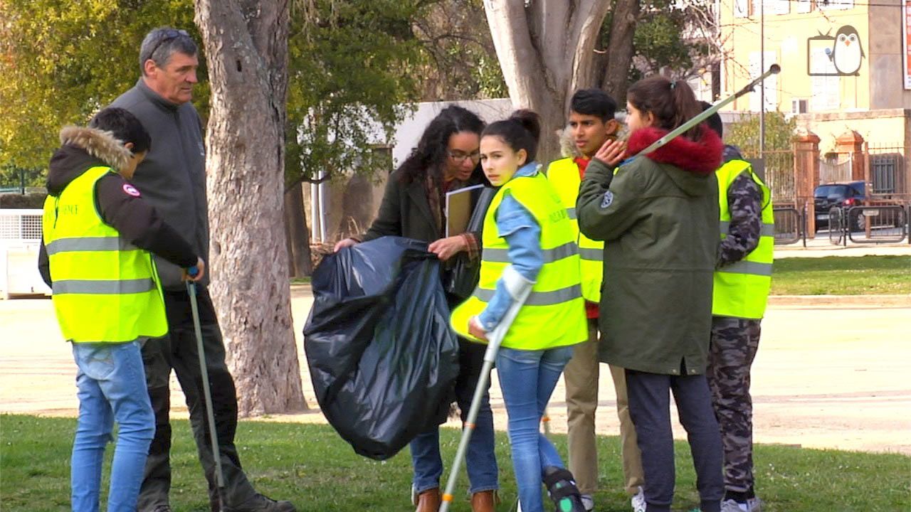 Ramassage des déchets par les jeunes aixois